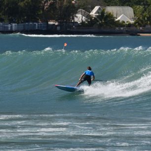 Na ty velké vlny si beru raději menší, carbonové prkno.