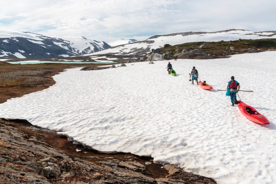 Typovali byste, že dojdou k tekoucí řece?