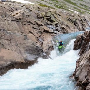 Začátek první soutěsky.