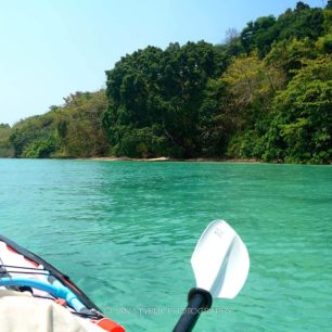 Příliv dosahuje za úplňku své nejvyšší úrovně a zaplaví většinu pláží.