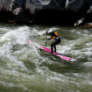 Elaho nám místy nabízí houpání na velikých vlnách.