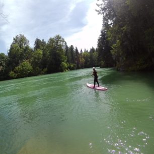 Počasí nám přálo a třpytivá řeka nás lákala k objevování.