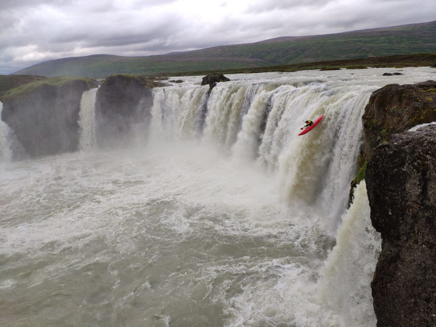 Goðafoss je asi nejznámějším vodopádem na Islandu.