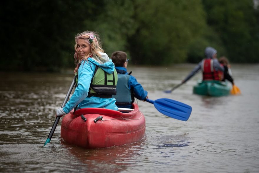 Nezvykle svižný spodní tok Jizery.