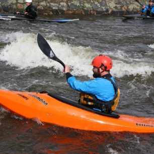Testování probíhalo na kanále ve Veltrusech.