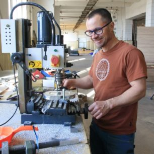 Tomáš Máder u oblíbené frézy.