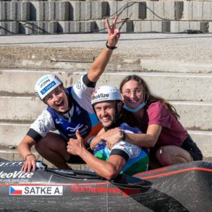 Bratr Adam reprezentuje ve sjezdu, sestra Martina ve slalomu i sjezdu a Gabča ve slalomu. Úspěšná rodina!