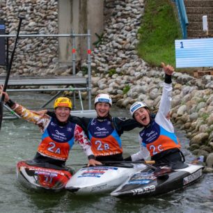 Hlídka C1 ženy na MS v Bratislavě 2021. Sestry Satkovy a Tereza Fišerová.