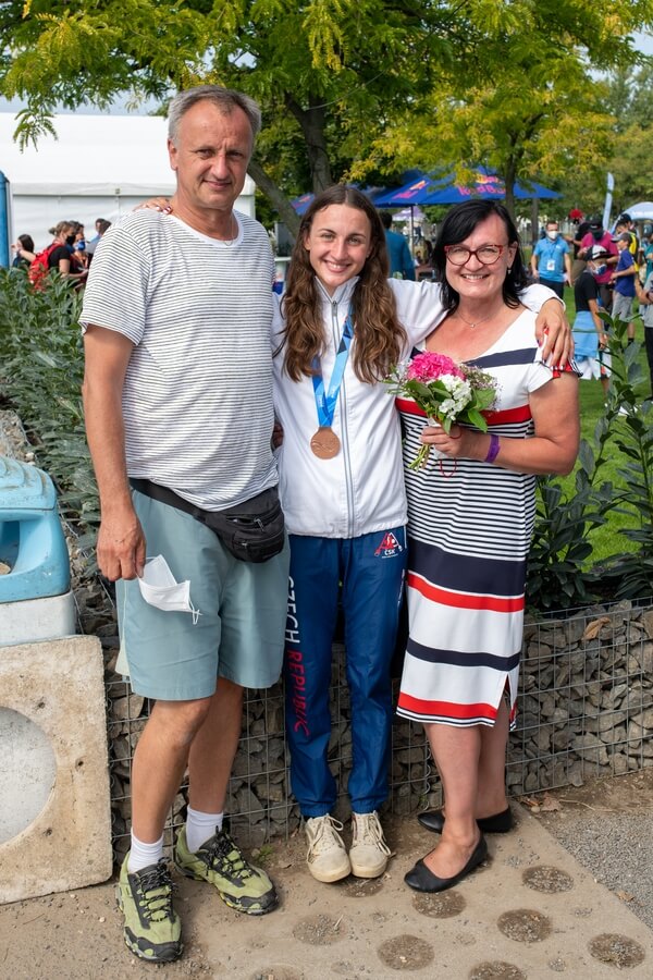 Gabča s rodiči během MS v Bratislavě 2021.