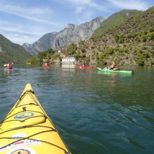Chvíli jsem se zakoukal a už musím dohánět skupinu.