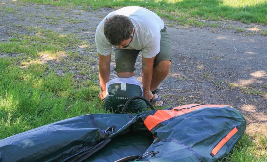 Nafukování pomocí dodaného vaku je snadné a rychlé.