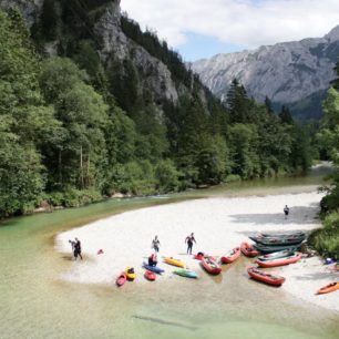 K vodě neodmyslitelně patří i letní pohodička.
