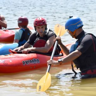 Výuka eskymáckého obratu.