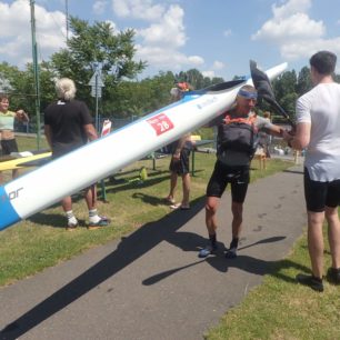 V cíli závodu má každý velikou radost.