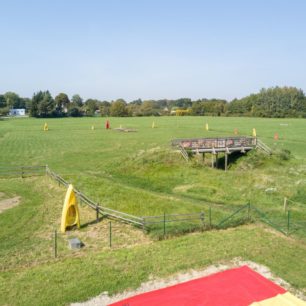 Pohled na část kempu určenou pro stany.