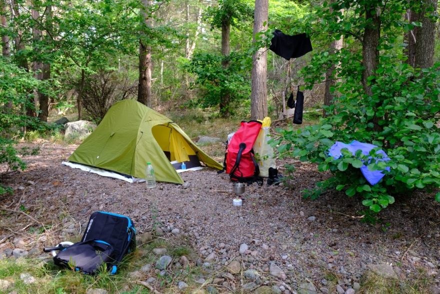 Hondens rev. Blbé přistání, ale dobré bydlení.