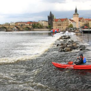Splutí Staroměstského jezu.