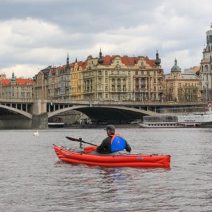 Poznáte Tančící dům a Mánes?