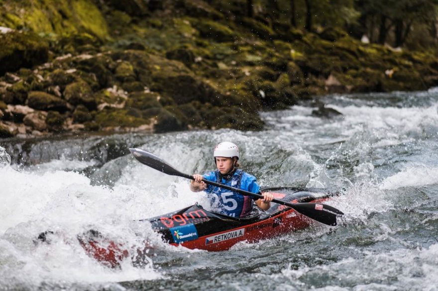 Anna Retková při kajakářském závodě