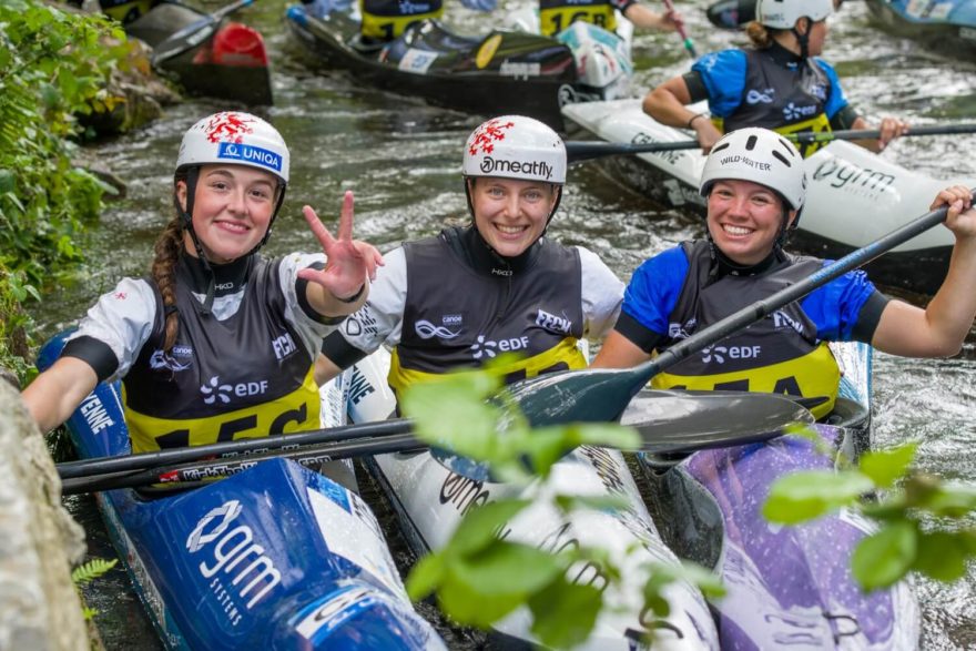 Kajakářská hlídka žen na MS v Treignacu 2022.