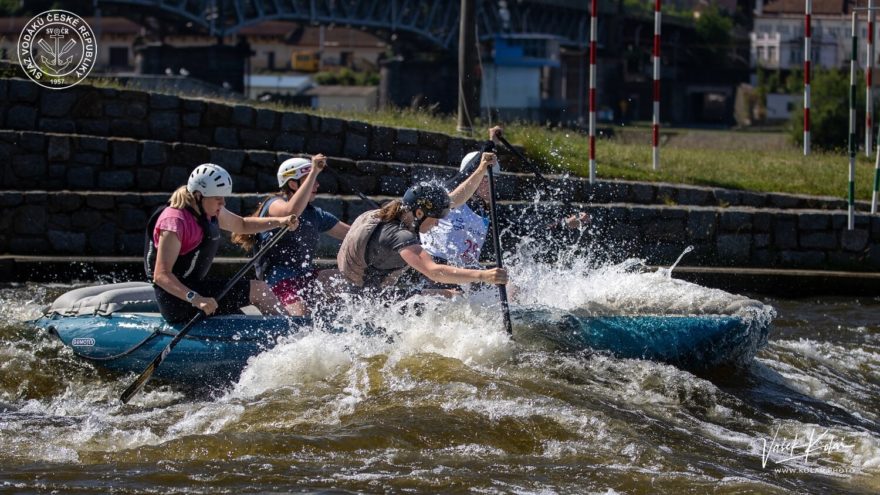 R4 U19 ženy. RK Troja Juniorky.