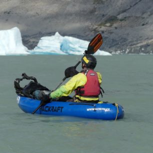 Pádlování blízko čela ledovce je vždy silný zážitek.