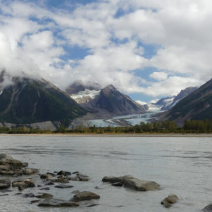 Na mnoha místech včetně tohoto jsem pochopili, proč Bob Daffe mluvil o Alseku jako o nejhezčí řece Yukonu.