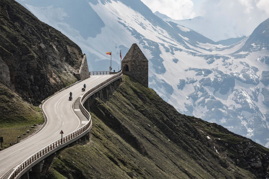 Přejezd Alp byl hodně náročný, ale ty výhledy za to stály.