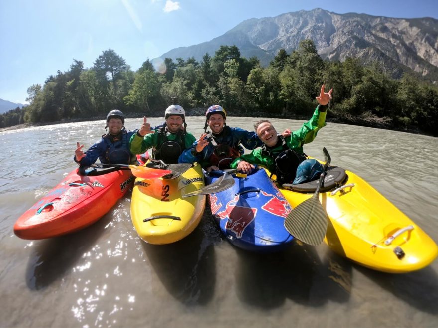 Spokojený tým Bike2Boat na soutoku Oetzu a Innu. Zleva: Bren, Olaf, Adrian a Jens.