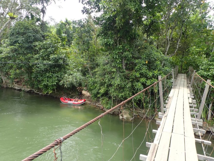 Pauza na oběd na řece Alas.