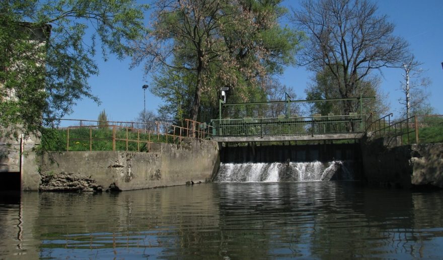 Jez v Uničově (ř. km 22,2).