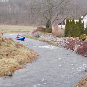 Řeka v dolním konci obce Oskava.