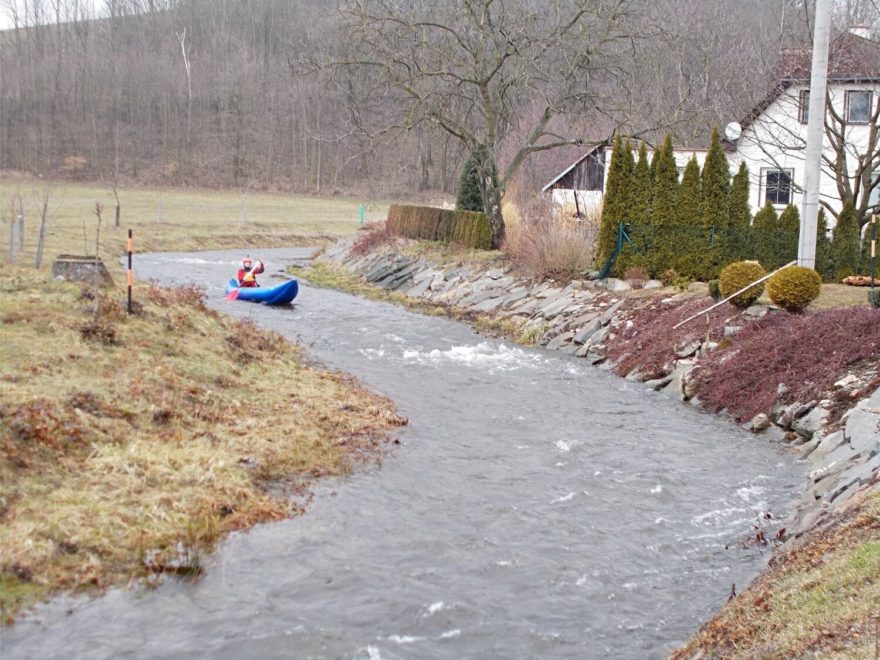 Řeka v dolním konci obce Oskava.