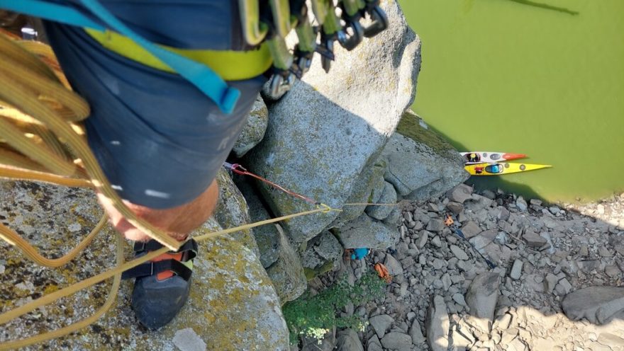 Při pohledu ze štandu pod sebe na hladinu Orlíku a na tři zaparkované seakajaky mě hřálo u srdce.