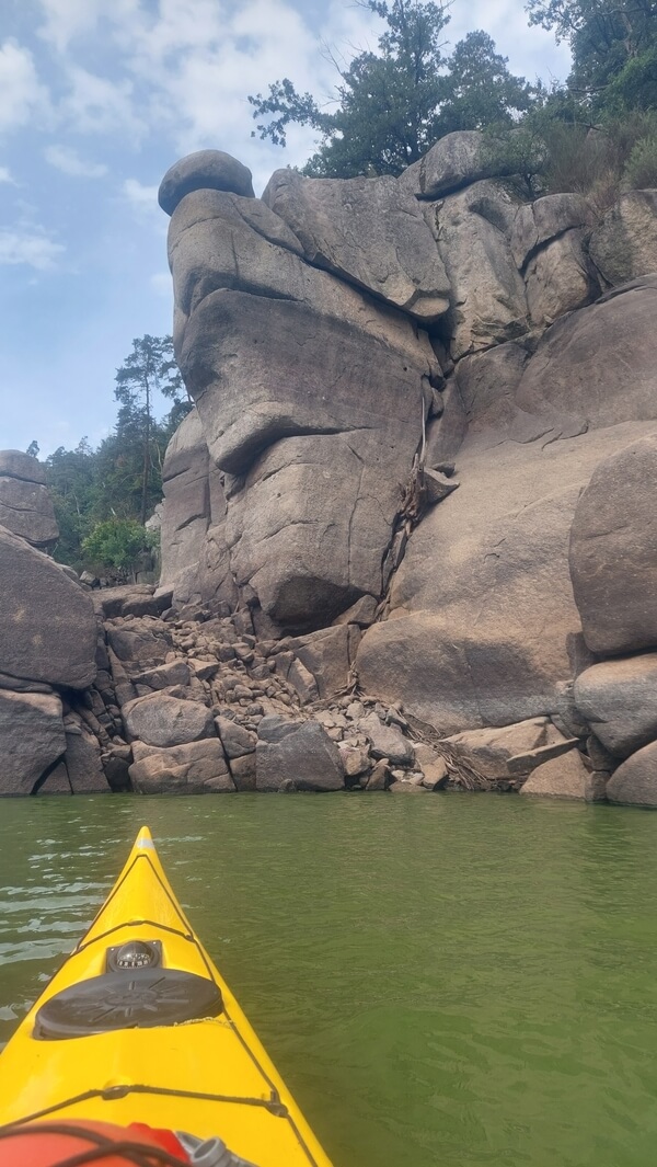 Další terén na obzoru.