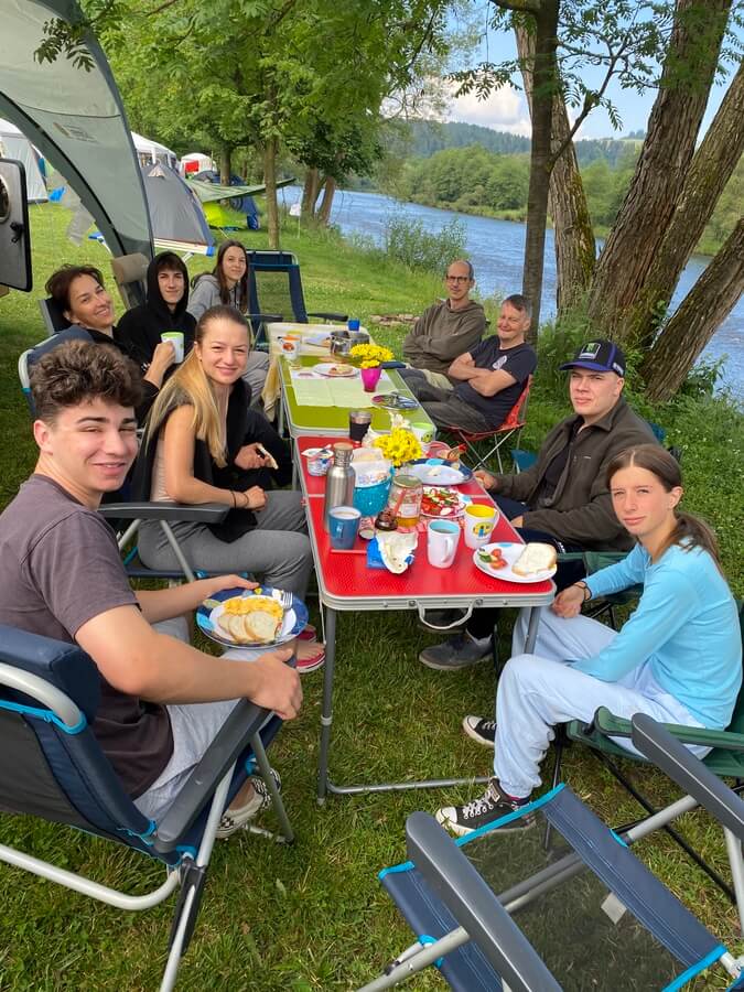 Společné chvíle v kempu přímo na břehu Dunajce.