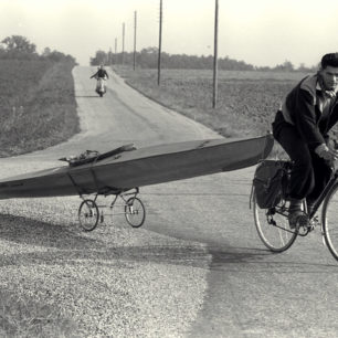 Cesta na trénink v roce 1954.