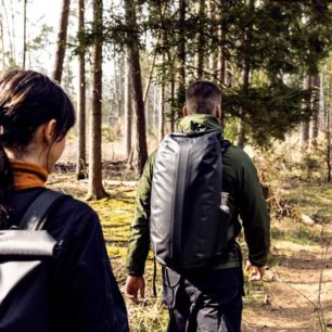 Elegantní Atrack Metrosphere patří do lesa i na obchodní jednání.
