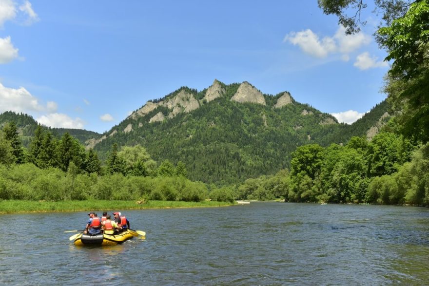 Zdejší krajině vévodí hora Tři Koruny.