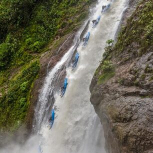 Nejvyšší vodopád, který kdy sjela žena. Přes 30 metrů vysoký Pucono Falls v Ekvádoru. Duben 2022. / F: Ian Avery-Leaf / Red Bull Content Pool