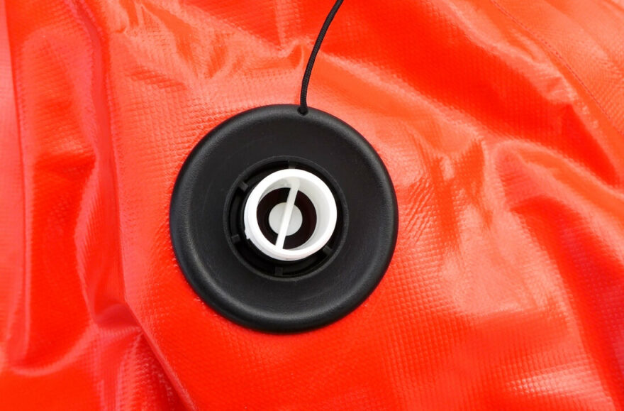 Pro foukání lodí s push-push ventily je dobré využít redukci s přepážkou, která usnadní pumpě práci.