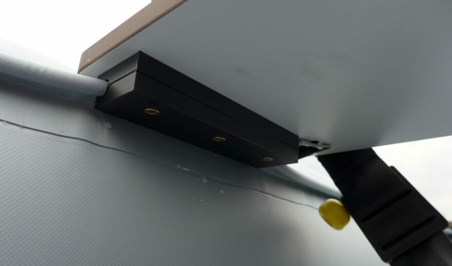 Unikátní systém upevnění sedaček umožnuje přesné nastavení jejich polohy.