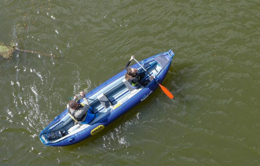 Nafukovací kánoe Rapid Wild ptačím pohledem.