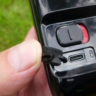 K nabíjení slouží konektor USB-C.