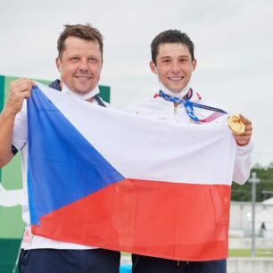 Zlatá radost se synem po olympiádě v Tokiu.