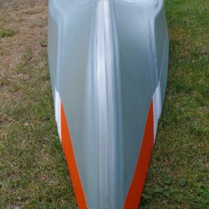 Špice vyztužuje litá guma.