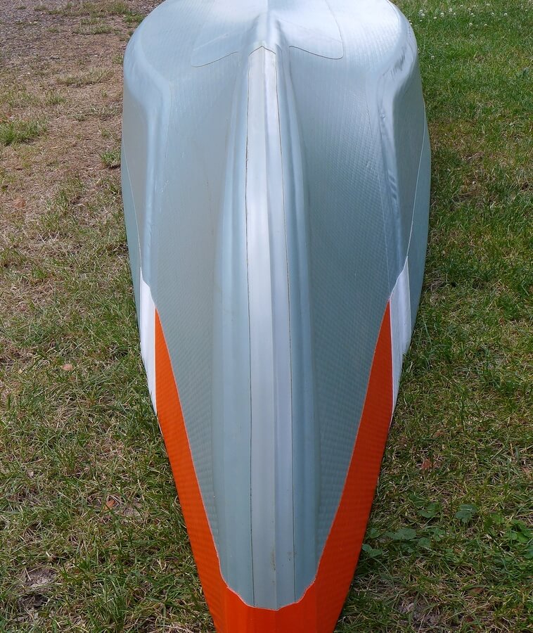 Špice vyztužuje litá guma.