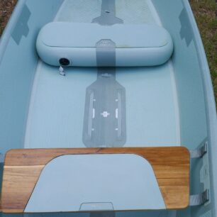 Za sedačkou háčka je velký prostor pro děti nebo bagáž.