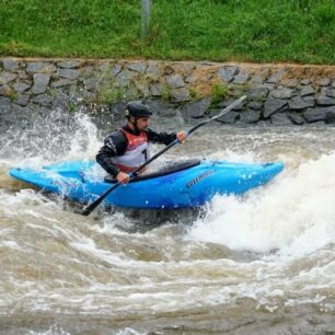 Testování na kanále v Českém Vrbném.