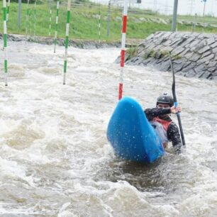 Pokud má člověk zmáknutou techniku, dokáže projíždět protivody se zatopením zádě.